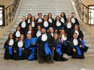 Aluno cadeirante da Ufrgs luta pelo direito de colar grau com os colegas Aluno cadeirante da Ufrgs luta pelo direito de colar grau com os colegas
