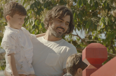 Paim e Zeppelin produzem comercial de Dia dos Pais com Juliano Cazarré Paim e Zeppelin produzem comercial de Dia dos Pais com Juliano Cazarré