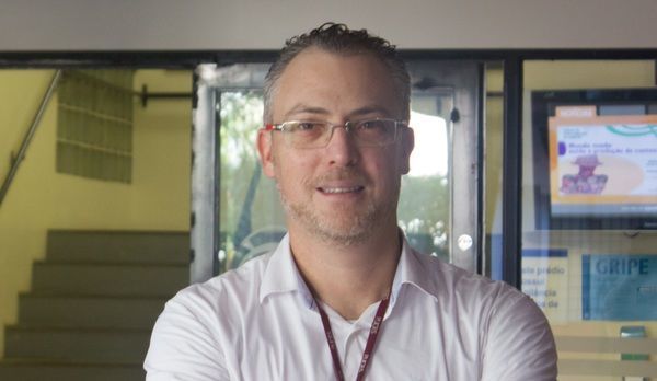 Ilton Teitelbaum: Mangas arregaçadas