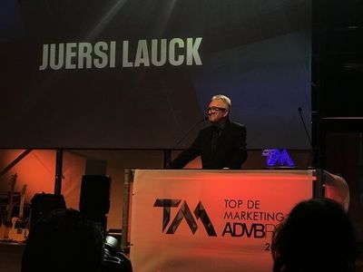 Personalidade de Marketing é entregue ao sócio-fundador da Usaflex Personalidade de Marketing é entregue ao sócio-fundador da Usaflex