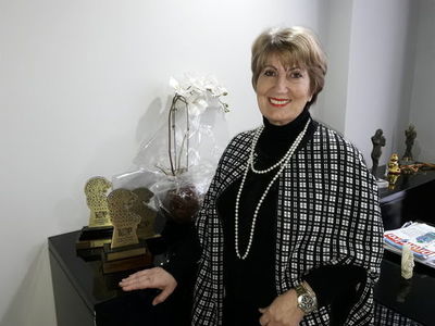 Evane Becker: Uma mulher de fé Evane Becker: Uma mulher de fé