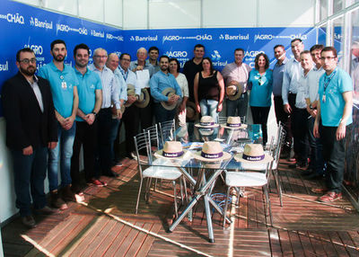 Produtores rurais assinam contratos de financiamento com Banrisul Produtores rurais assinam contratos de financiamento com Banrisul