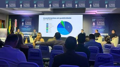 Congressistas celebram momento de aprendizado durante evento da Agert