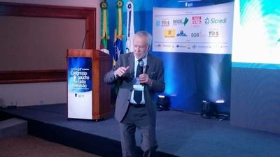 "Tenho um rádio no lugar do coração", garante Alexandre Garcia "Tenho um rádio no lugar do coração", garante Alexandre Garcia