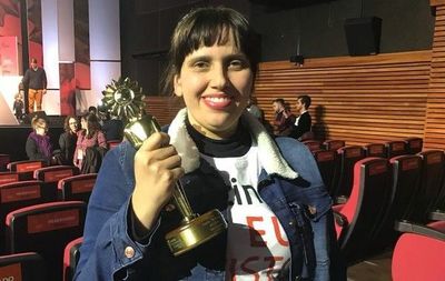 Diretora de 'Torre' critica edital da Ancine durante premiação Diretora de 'Torre' critica edital da Ancine durante premiação