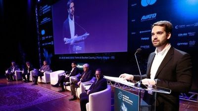 Eduardo Leite pretende tornar o governo totalmente digital até fim do mandato Eduardo Leite pretende tornar o governo totalmente digital até fim do mandato