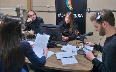 Rádio Cultura, de Bagé, e curso de Jornalismo da Urcamp formam parceria Rádio Cultura, de Bagé, e curso de Jornalismo da Urcamp formam parceria