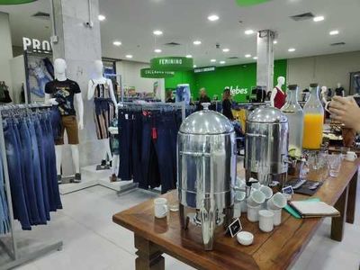 Imprensa conhece em primeira mo Lebes Life Store Farrapos