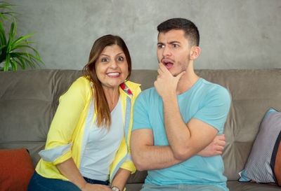 Comunicadores criam canal do YouTube que busca descomplicar relações entre pais e filhos Comunicadores criam canal do YouTube que busca descomplicar relações entre pais e filhos