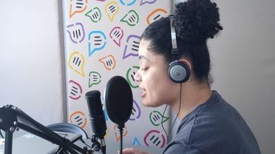 Aluna de Jornalismo da UniRitter lança podcast sobre violência feminina no RS