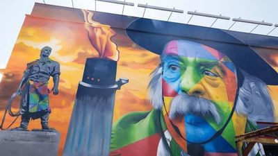 Porto Alegre ganha mural de Eduardo Kobra em homenagem a Paixão Côrtes