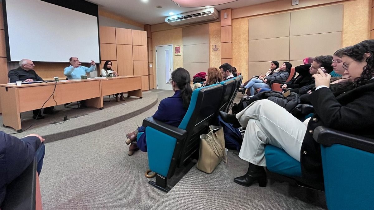 Alunos de Comunicao Social da UCS recebem palestra de ex-governador
