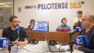 Rádio Pelotense retoma transmissões com o objetivo de reforçar protagonismo do Jornalismo Regional Rádio Pelotense retoma transmissões com o objetivo de reforçar protagonismo do Jornalismo Regional