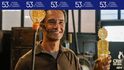 Mo na massa: Rodrigo Santoro participa da confeco do Kikito de Cristal
